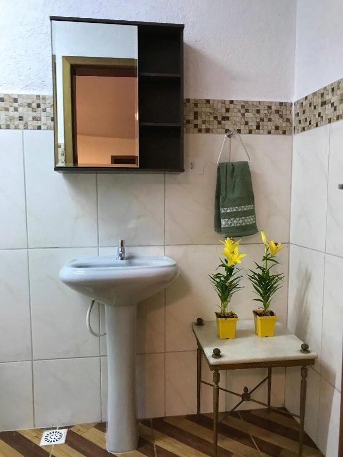 Chalé Privativo à beira do rio Jaguareguava na Mata Atlântica em Bertioga SP Exterior foto