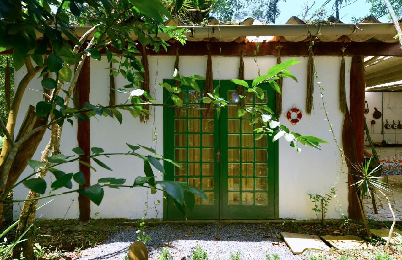 Chalé Privativo à beira do rio Jaguareguava na Mata Atlântica em Bertioga SP Exterior foto