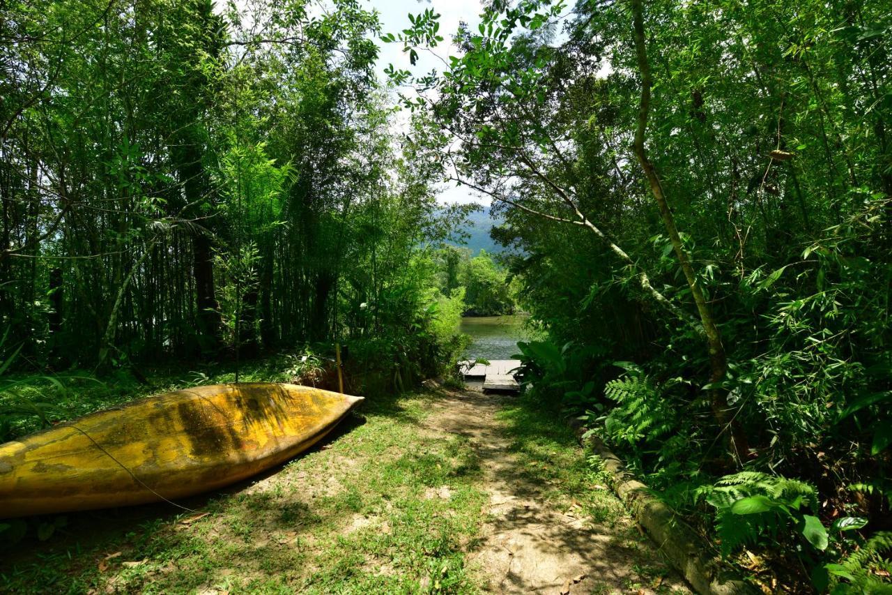 Chalé Privativo à beira do rio Jaguareguava na Mata Atlântica em Bertioga SP Exterior foto