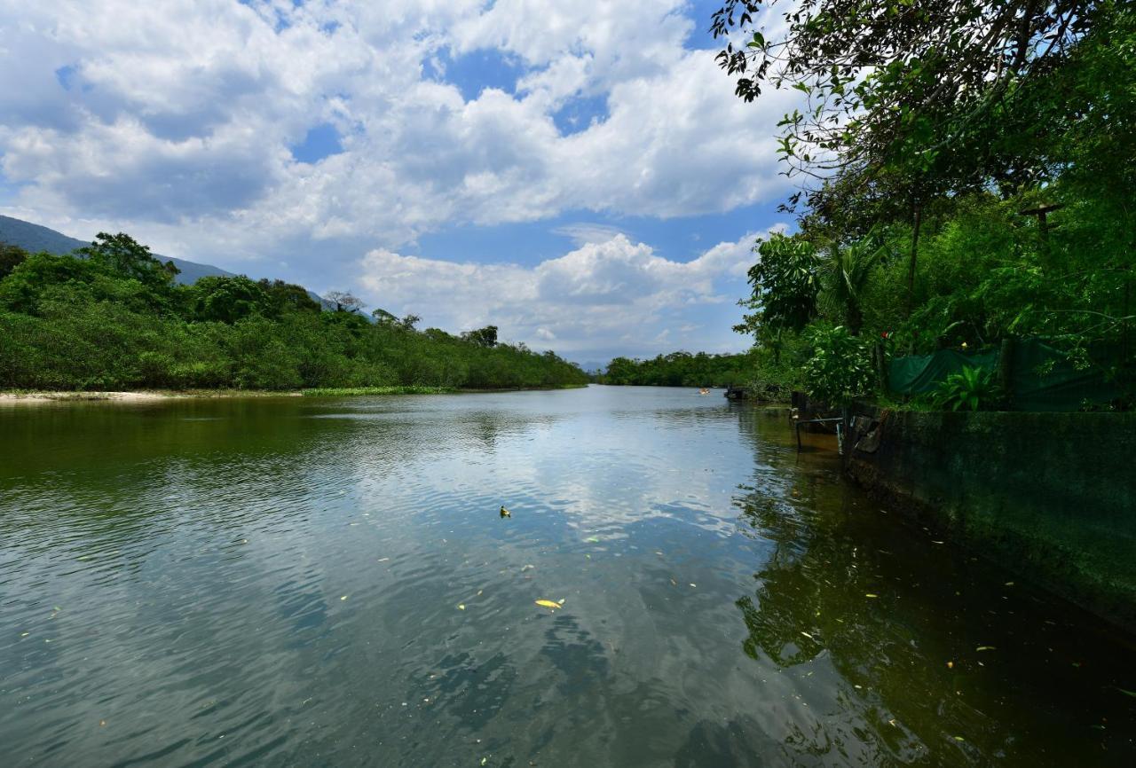 Chalé Privativo à beira do rio Jaguareguava na Mata Atlântica em Bertioga SP Exterior foto