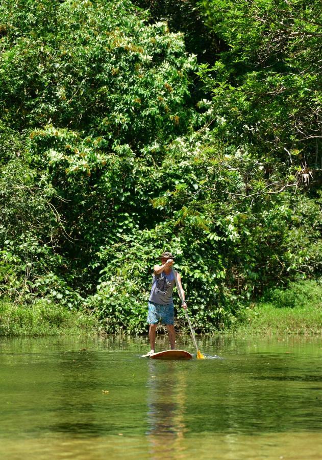 Chalé Privativo à beira do rio Jaguareguava na Mata Atlântica em Bertioga SP Exterior foto