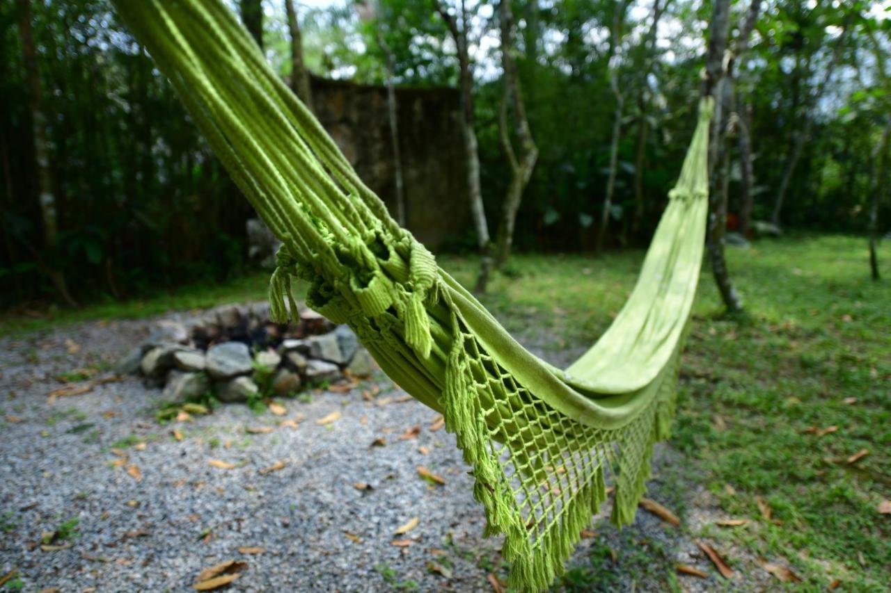 Chalé Privativo à beira do rio Jaguareguava na Mata Atlântica em Bertioga SP Exterior foto